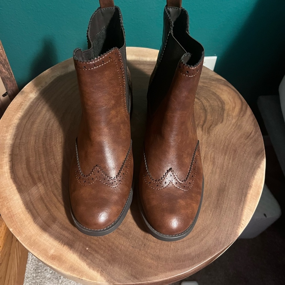 GORGEOUS Evan’s Women’s Boots 11. NEW